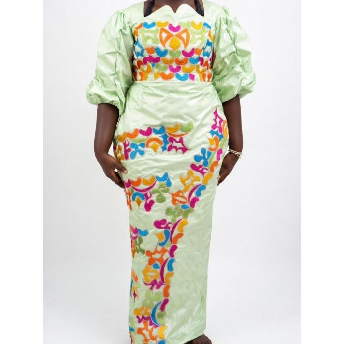 Robe verte broderie fleurale