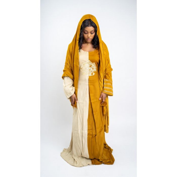 Robe marron royale dorée