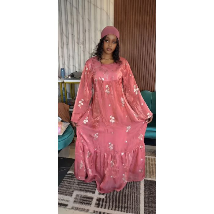 Robe rouge florale