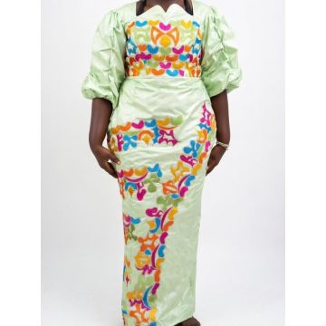 Robe verte broderie fleurale